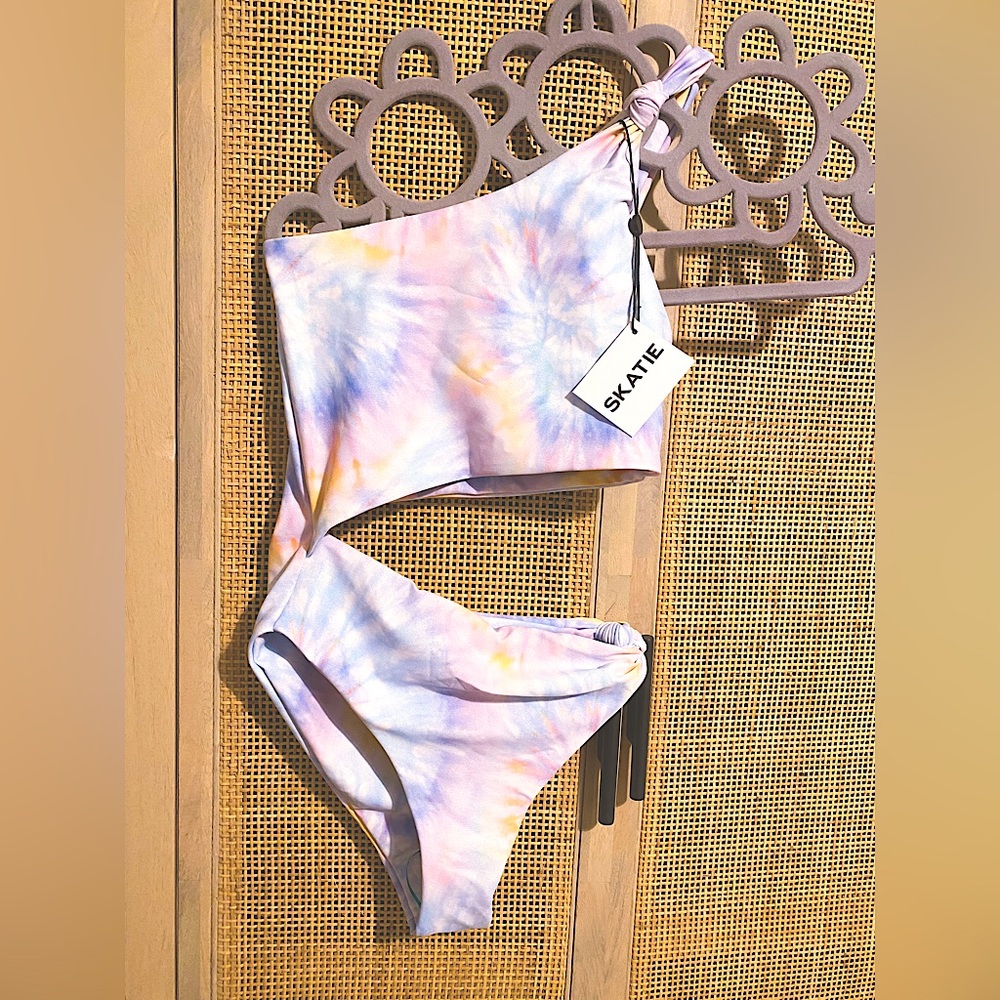 Skatie Nicole one piece cut out new XS in limited Tavarua pattern.